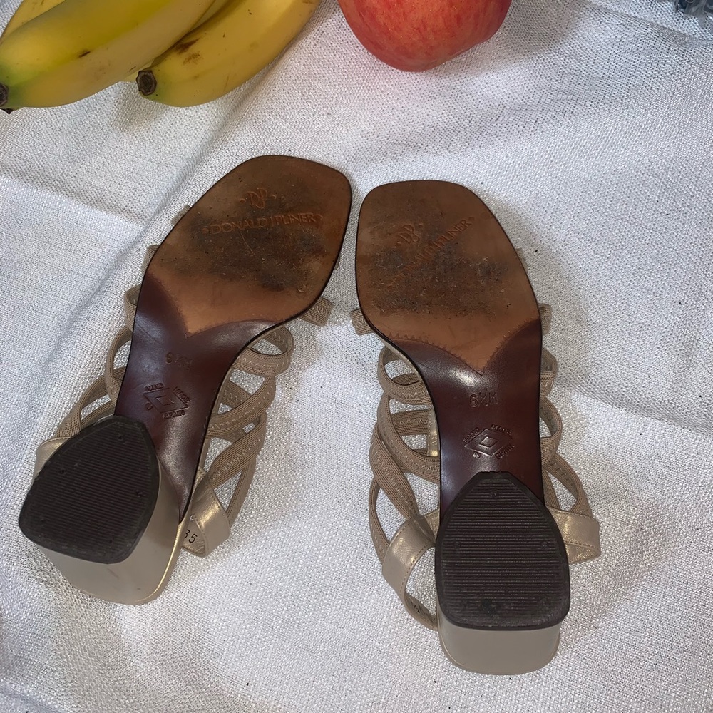 VINTAGE DONALD J PLINER HEELS - Picture 4 of 4